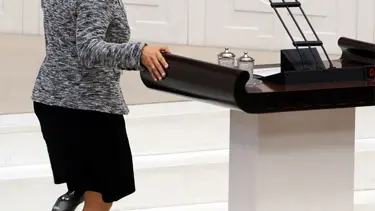 Meclis'te pantolon izni komisyondan geçti