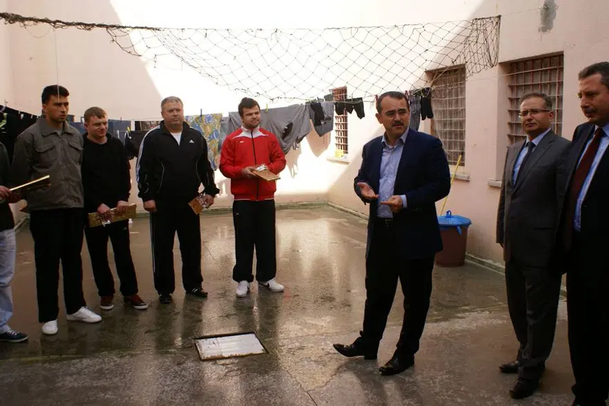 Bakan'dan mahkumlara tespih 13