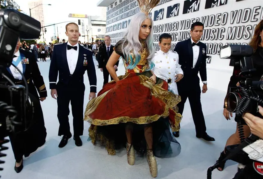 Lady Gaga'nın etten elbisesi! 40