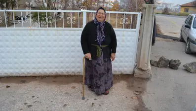 Yılbaşında satmak için beslediği hindileri çalınan kadın gözyaşlarını tutamadı