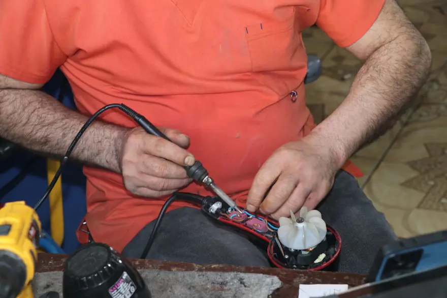 Babasının yanında çırak olarak başladı: 35 yıldır 5 çocuğunu bu işi yaparak büyüttü 