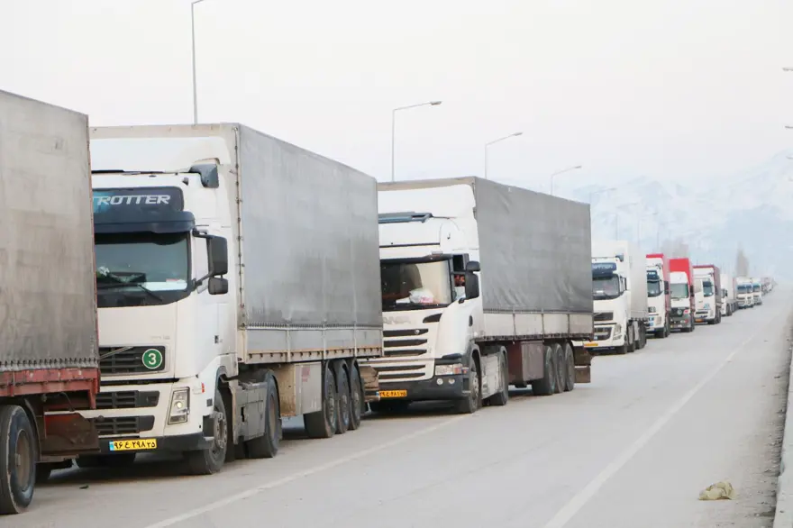 Sınırda corona virüsü önlemi: Gürbulak'ta TIR kuyruğu 5 kilometreye ulaştı 3