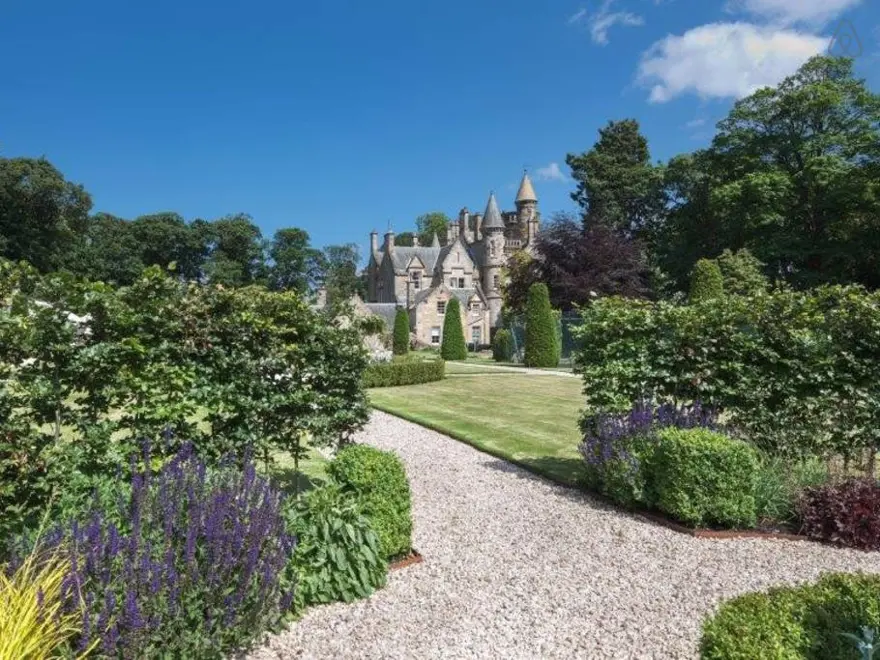 Yeni trend 'şatoda tatil' 2