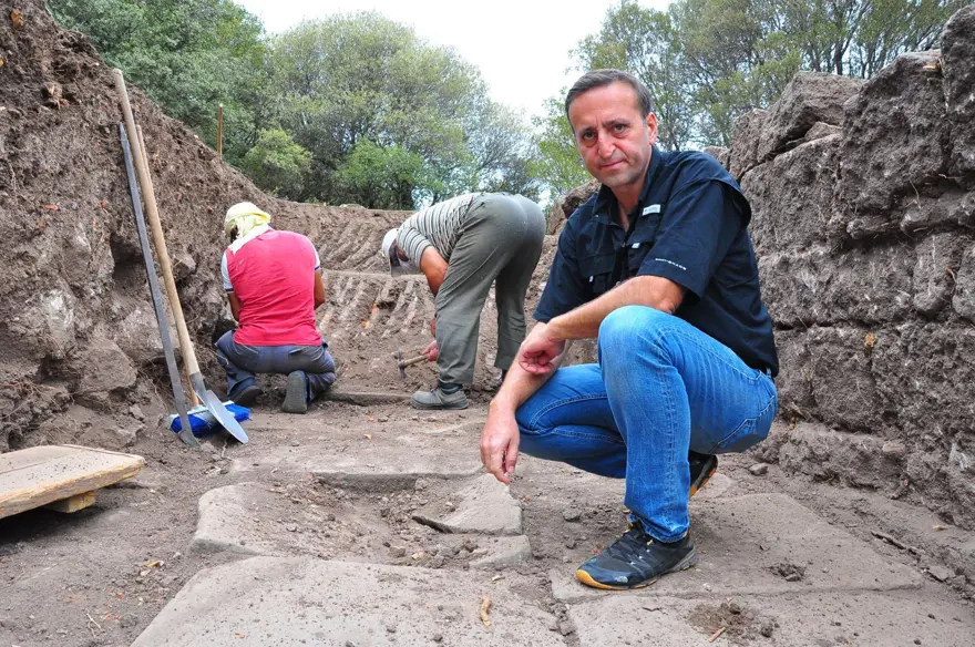 Aigai'deki kazılarda 2 bin yıllık Roma Yolu bulundu 2