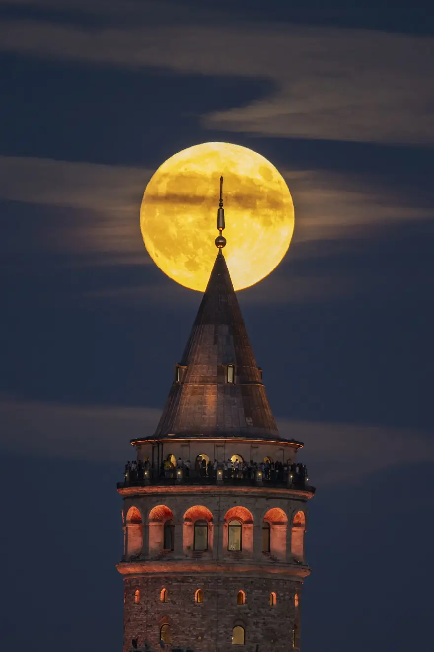 Yılın son ay tutulması gerçekleşti: Süper Kanlı Ay tutulması görsel şölen oluşturdu 1 Yılın son ay tutulması gerçekleşti: Süper Kanlı Ay tutulması görsel şölen oluşturdu 1