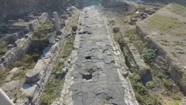 Mersin'de temel kazısı sırasında bulunan Antik Roma Yolu turizme kazandırılıyor