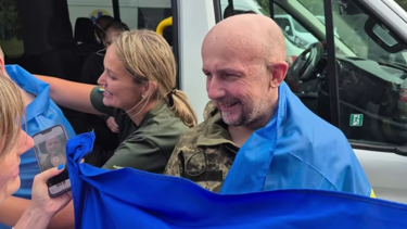 “Anne ağlama, yakında evde olacağım": Ukraynalı gazeteci 3 yıl sonra özgür