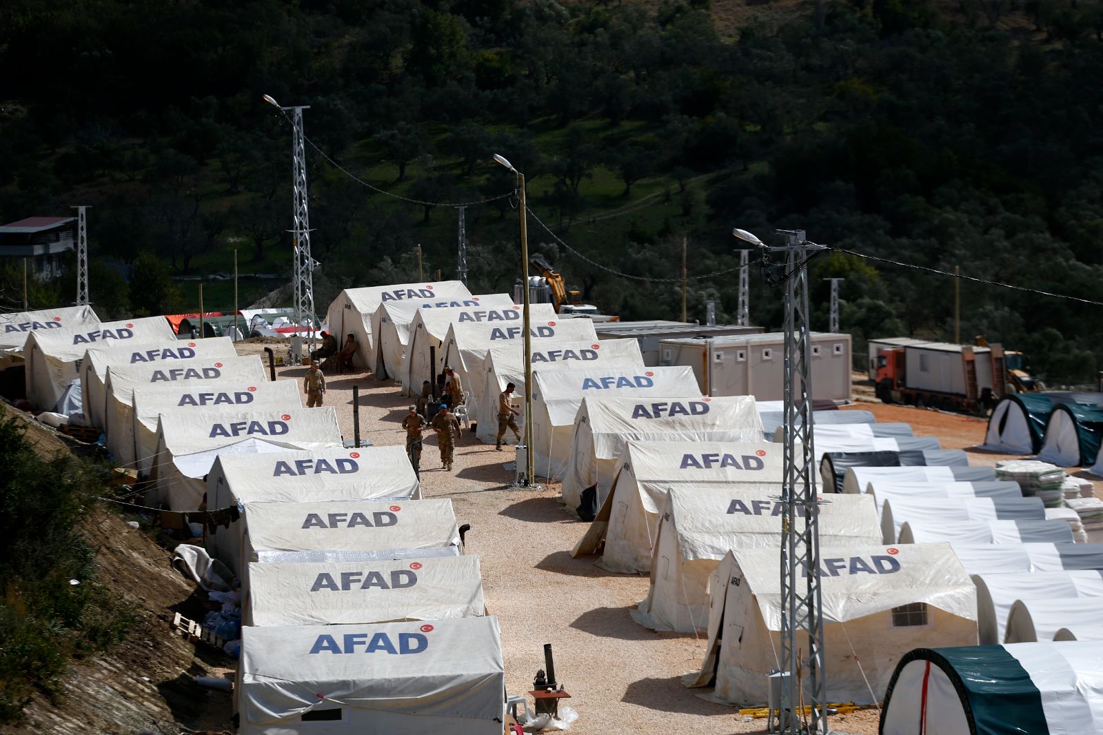 Depremzede kadınlar için askıda kadın pedi uygulaması başlatıldı