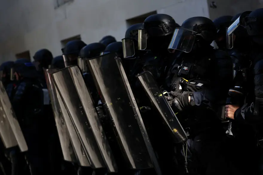 ÖĞRENCİ VE ÖĞRETMENLER DE GREVDE 3