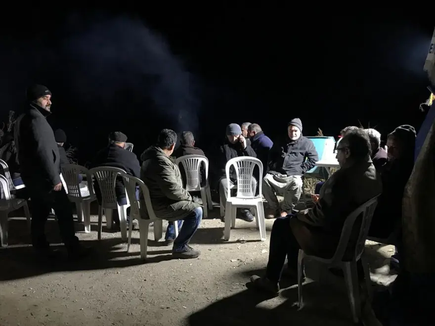Mersin'de denizde kaybolan iki bekçiyi arama çalışmaları sürüyor 3 Mersin'de denizde kaybolan iki bekçiyi arama çalışmaları sürüyor 3