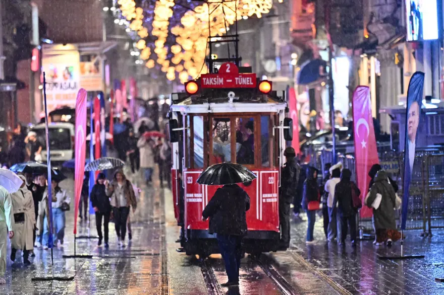 Meteorolojiden yeni uyarı: Bugün yine fırtına ve kuvvetli sağanak var 7