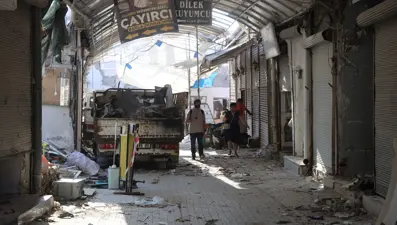 Depremin ardından Tarihi Uzun Çarşı’da restorasyon çalışması