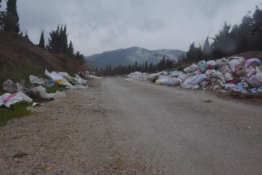 Kaçak moloz dökülen ormanlık alanda 'asbest' tehlikesi 2