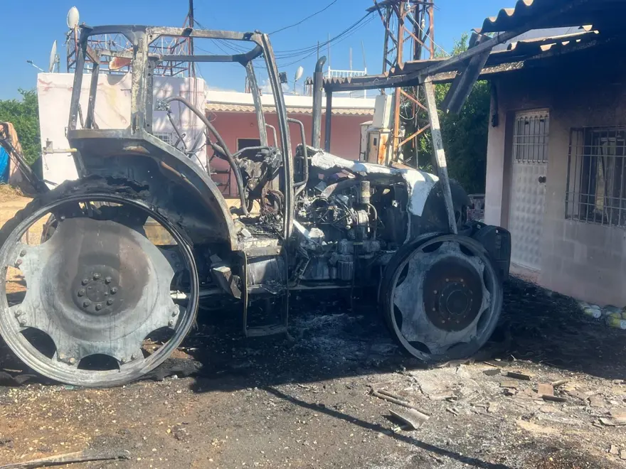 Mardin'de traktör ve trafoları ateşe verdiler 5
