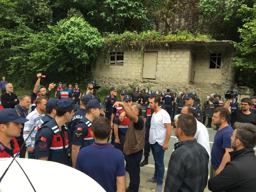 Fırtına Vadisi'nde kaçak yapıların yıkımına başlandı 3