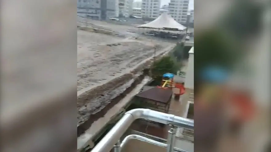 Birçok ilde sağanak ve sel hayatı felç etti: 2 kişi öldü | AFAD'dan 7 il için uyarı 14
