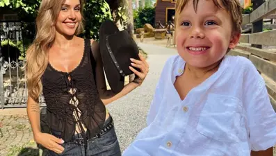 Berfu Yenenler'den küçük oğlu Mete ile yeni pozlar