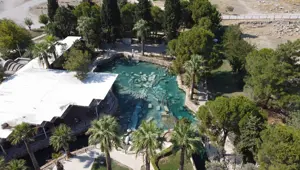 Pamukkale'deki antik havuzu 100 günde 60 bin kişi ziyaret etti Pamukkale'deki antik havuzu 100 günde 60 bin kişi ziyaret etti