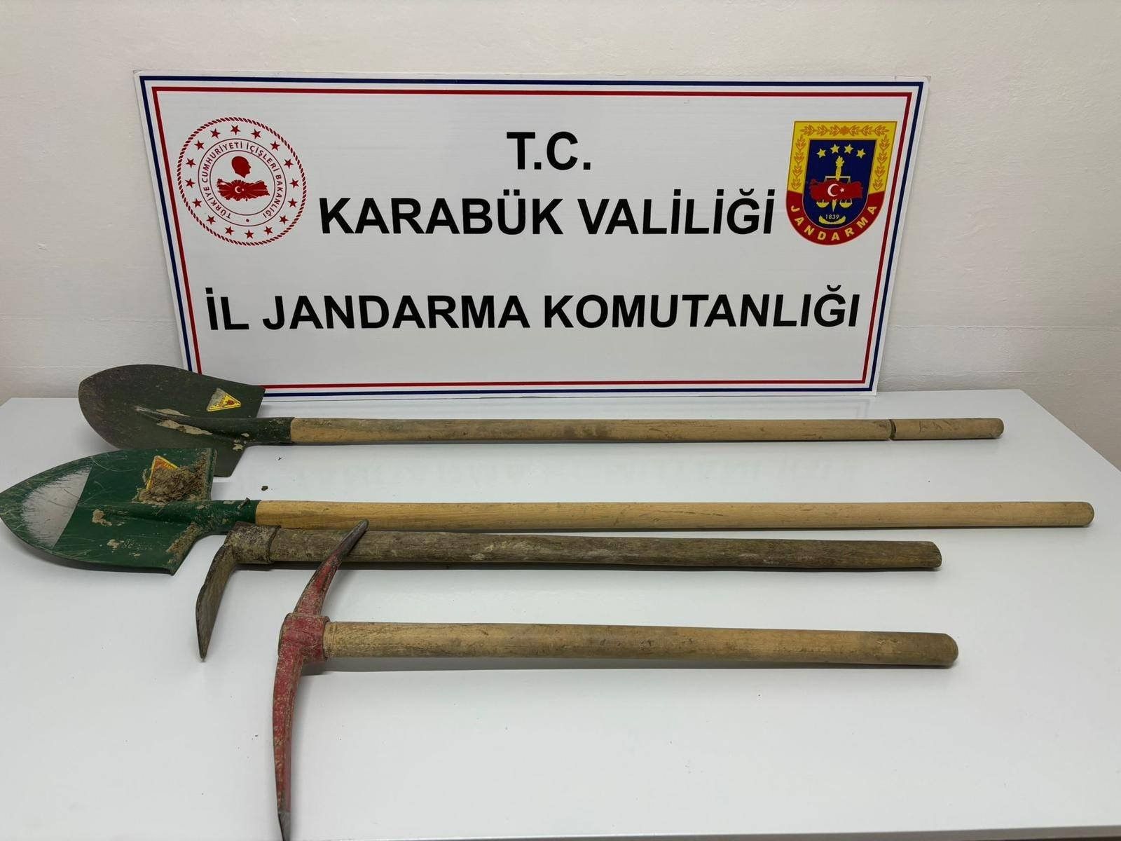Karabük'te izinsiz kazıya suçüstü: 3 kişi yakalandı