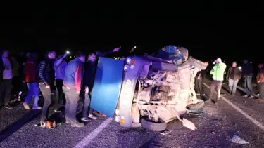 Manisa'da kontrolden çıkan otomobil devrildi: 2 ölü, 1 yaralı