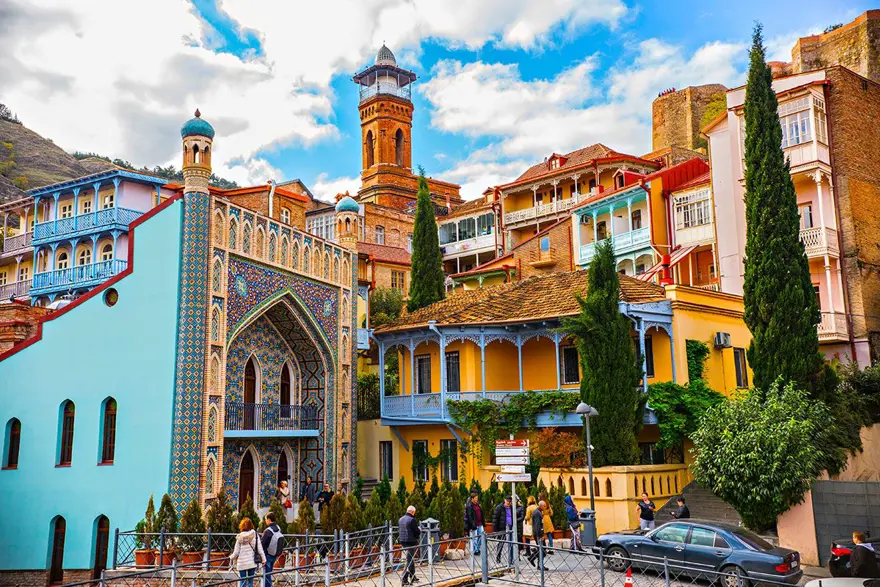 tiflis, tiflis seyahati, tiflis'te görülecek yerler, tiflis'te gezilecek yerler, tiflis gezi rehberi, tiflis rehberi, tiflis'te ne yenir, tiflis şarap, tiflis restoranlar 9