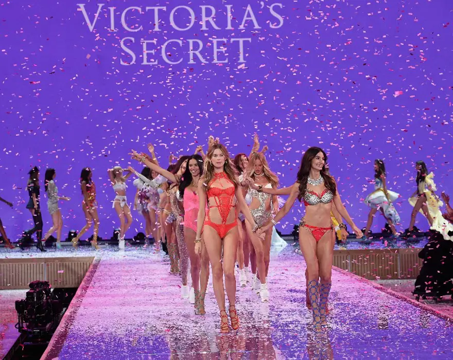 Victoria's Secret'ın yeni melekleri podyumda 60