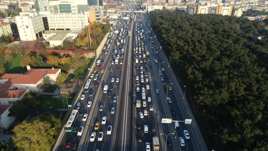 Kısıtlama başladı trafik yoğunluğu bitmedi 5
