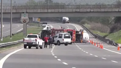 Tanker devrildi, Anadolu Otoyolu'nun Bolu kesiminde ulaşım aksadı