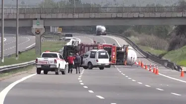 Tanker devrildi, Anadolu Otoyolu'nun Bolu kesiminde ulaşım aksadı