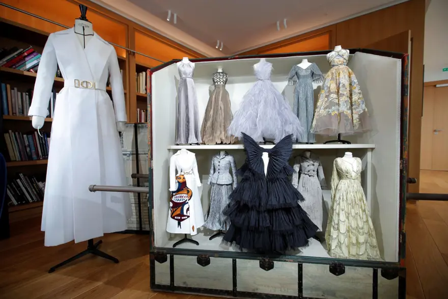 Dior'dan Dijital Moda Haftası için minyatür elbise tasarımları 2