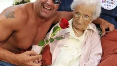 100. yaş gününde striptizci istedi