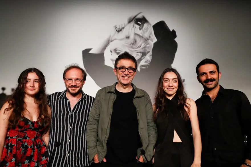 Merve Dizdar Cannes Film Festivali'nde en iyi kadın oyuncu ödülünü aldı 12