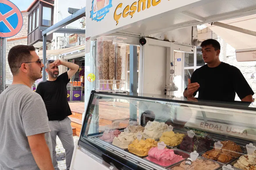"ANTEP FISTIKLI DONDURMA HARİÇ BÜTÜN DONDURMALARIN TOPLARI 70 LİRA" 3