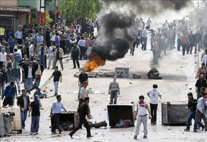 İstanbul'da olaylı yıkım 12