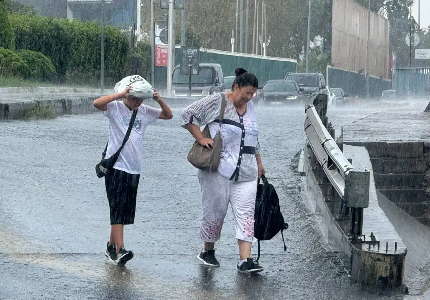 İstanbul için uyarı verilmişti: Kuvvetli yağış etkisini gösteriyor 1