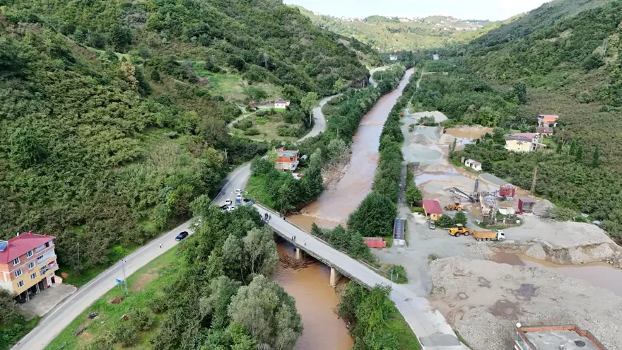 Heyelanın vurduğu Trabzon'da hasar tespit çalışmaları devam ediyor 1