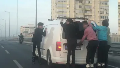 Patenci çocukların tehlikeli yolculuğu