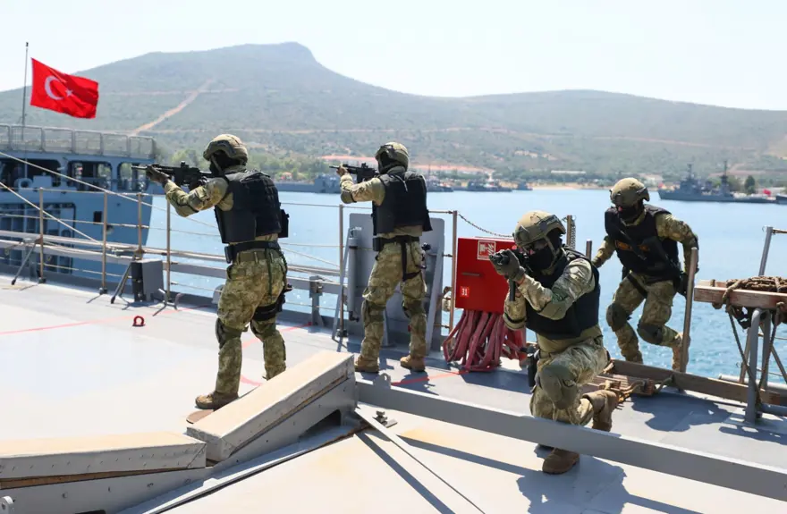 Amfibi Hücum Timleri'nden gövde gösterisi 30