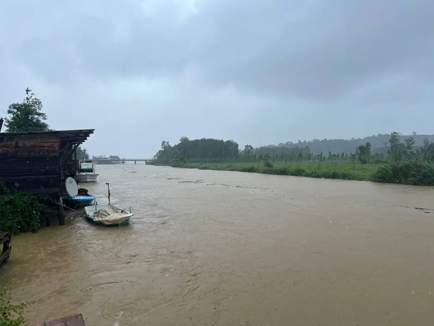 MELEN NEHRİ'NDE SU KRİTİK SEVİYEYE ULAŞTI 25 MELEN NEHRİ'NDE SU KRİTİK SEVİYEYE ULAŞTI 25