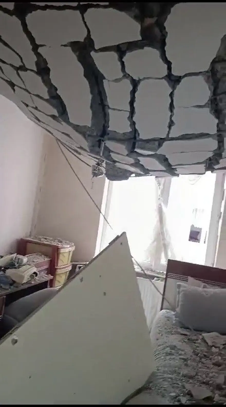 Çorum'daki patlamada hasar alan evin içi görüntülendi 3