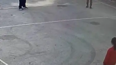 Okulu basıp öğretmenin burnunu kırdılar