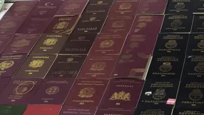 Sahte kimlik ve pasaport operasyonu: 8 tutuklama