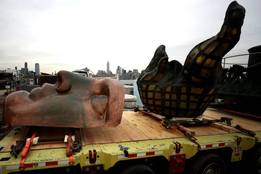 New York Özgürlük Heykeli meşalesi müzeye taşındı 4