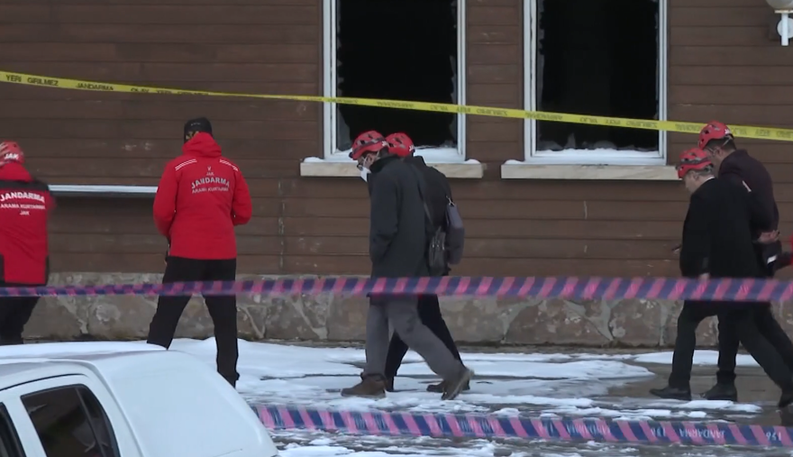 Kartalkaya'daki otel yangını faciası: Bilirkişi heyeti Grand Kartal Otel'de inceleme yaptı 6