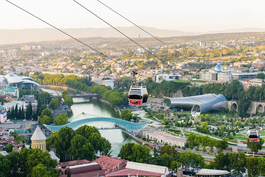 tiflis, tiflis seyahati, tiflis'te görülecek yerler, tiflis'te gezilecek yerler, tiflis gezi rehberi, tiflis rehberi, tiflis'te ne yenir, tiflis şarap, tiflis restoranlar 7