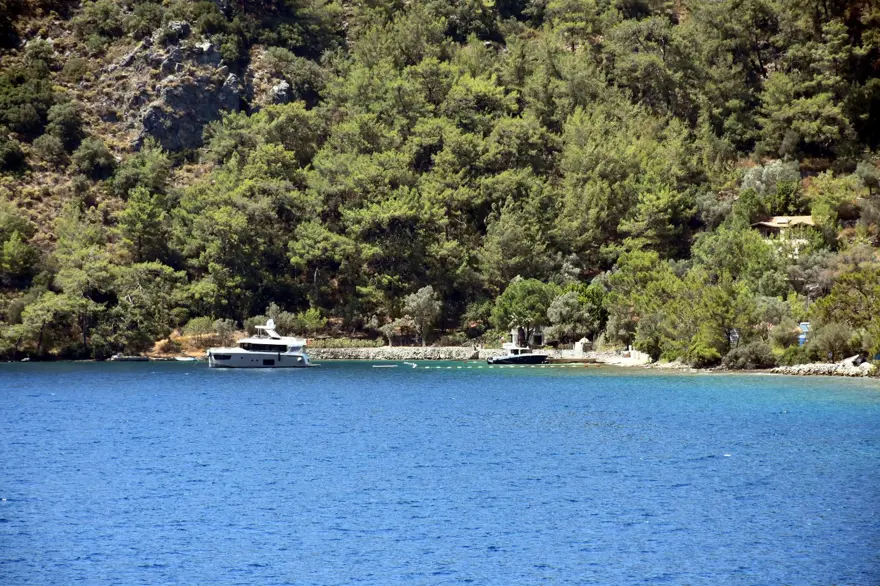 Şahan Gökbakar'ın villasının olduğu koydaki iskele için belediyeye 'kaldırılsın' yazısı 3