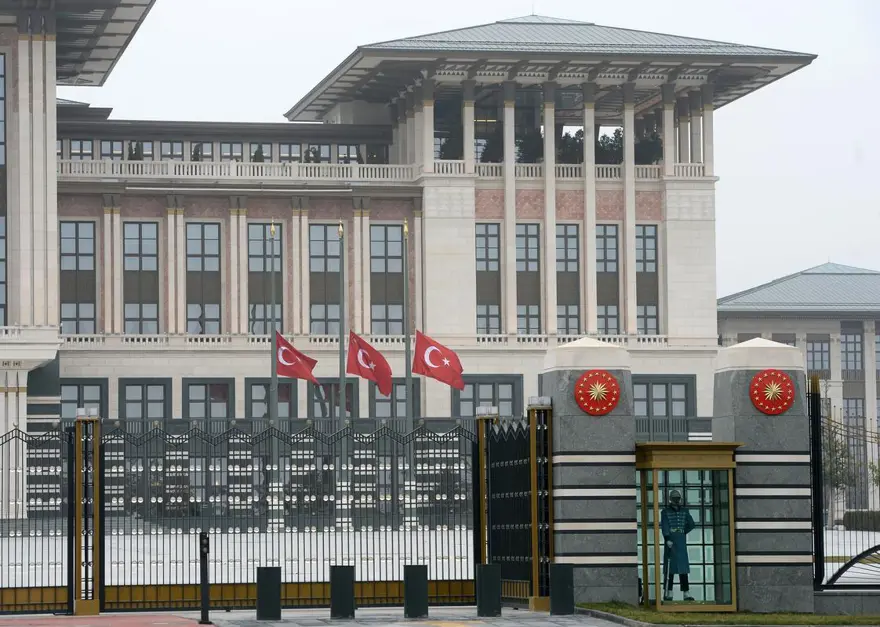 Türk Bayraklar yarıya indirildi 7