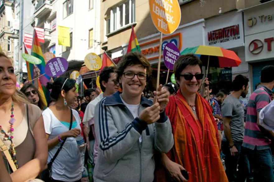 İstanbul'dan 'gökkuşağı' geçti 30