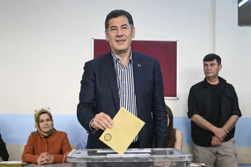 Cumhurbaşkanı adayları ve liderler oylarını kullanıyor 8