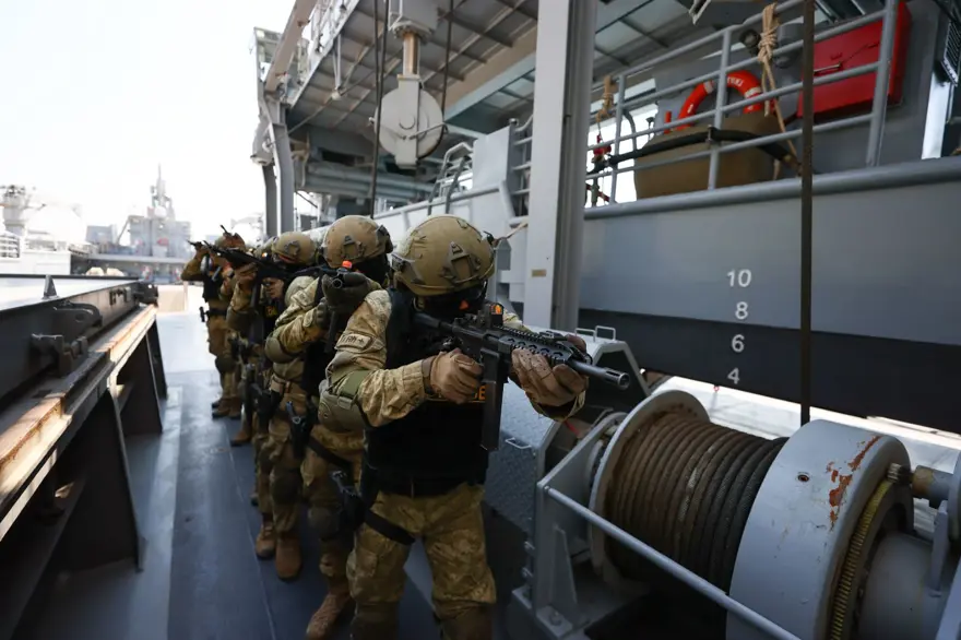 Amfibi Hücum Timleri'nden gövde gösterisi 15